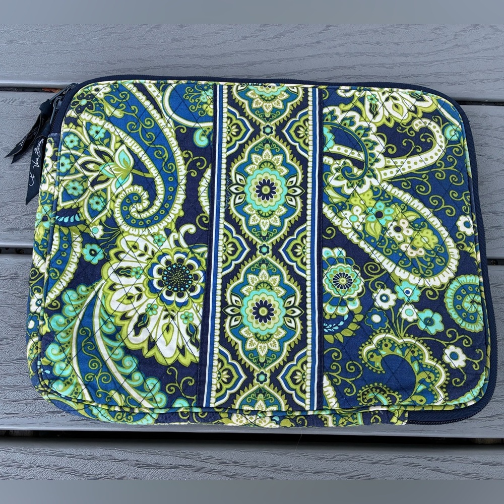 Vera Bradley Laptop Tablet Quilted Sleeve Rhythm & Blues Paisley Multicolor - Picture 2 of 7